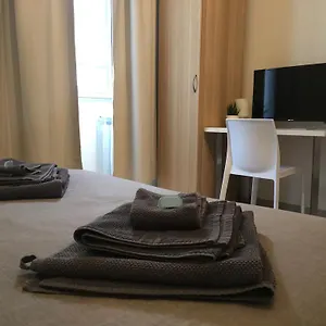 https://romano-rooms.taorminaitalyhotels.com